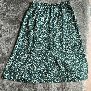 Uniqlo Green Midi A-Line Skirt for Casual Wear